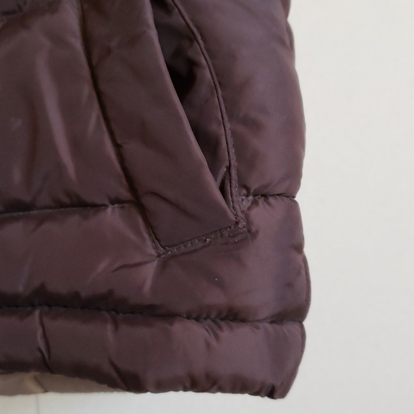 2/$20 unisex Joe Fresh Dark Brown Hooded Puffer Vest, zip up Size 6-12 months - Picture 4 of 8